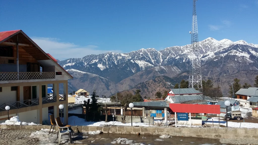 While winter (December to March) brings snow and biting cold, it transforms Payee Lake Kaghan into a snowy wonderland. 