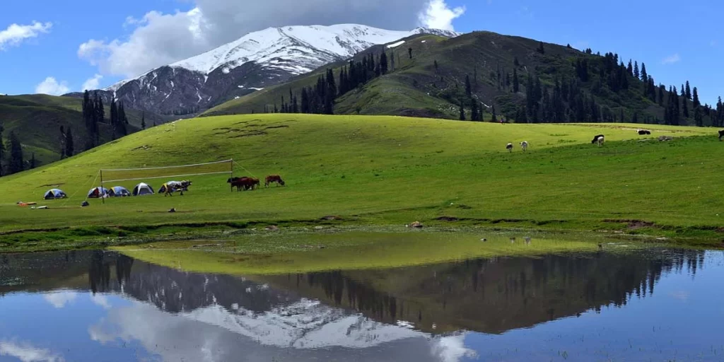 Summer, spanning from July to September, is another excellent time to explore Payee Lake Kaghan.