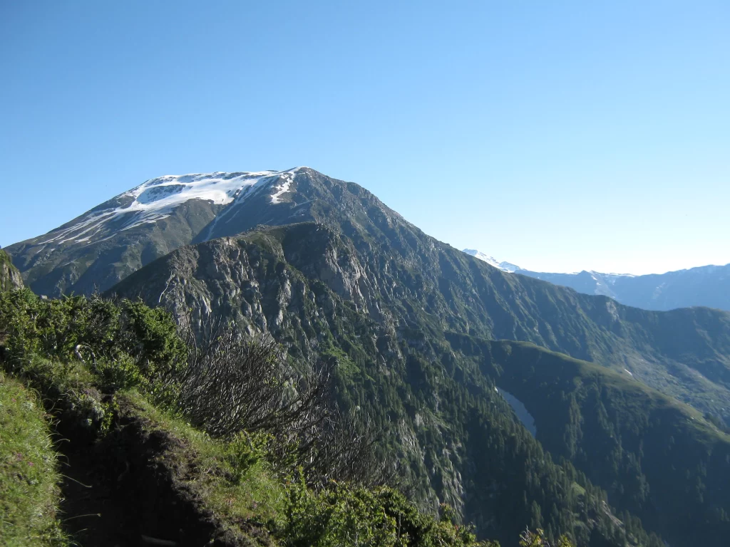 The best time to visit Musa ka Musalla Kaghan is from May to September when the weather is pleasant and the meadows are in full bloom.